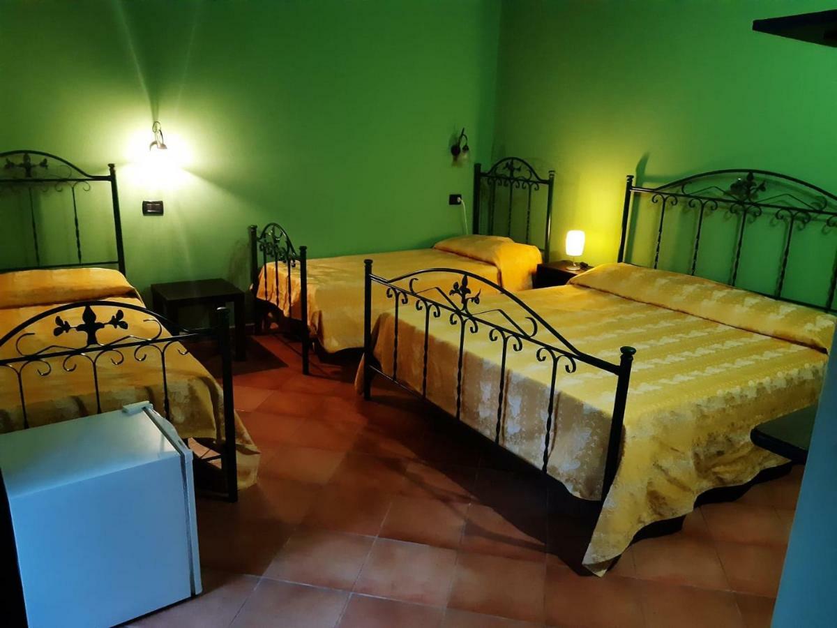 Agriturismo Il Pozzo Antico Mascali Exterior foto